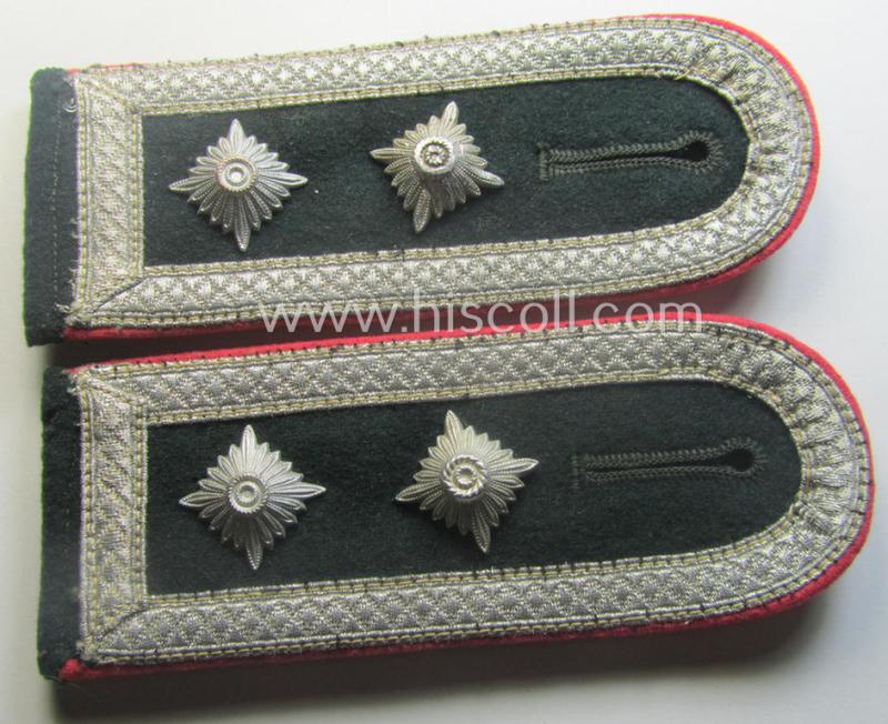 Pair of WH (Heeres), early-war period- (ie. 'M40'-pattern) typically 'standard-issued', NCO-type shoulderstraps as was specifically intended for an: 'Oberfeldwebel eines Panzerjäger-Abts.'