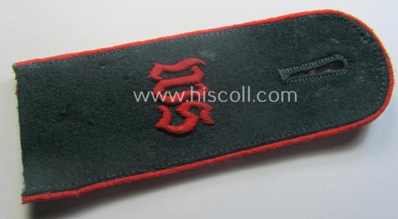 Single - but neverthless scarcely seen! - WH (Heeres) EM-type (ie. 'M36-/M40-pattern, rounded-style) 'cyphered' shoulderstrap as was specifically intended for usage by a: 'Soldat u. Mitglied einer (Artillerie) Waffenschule'