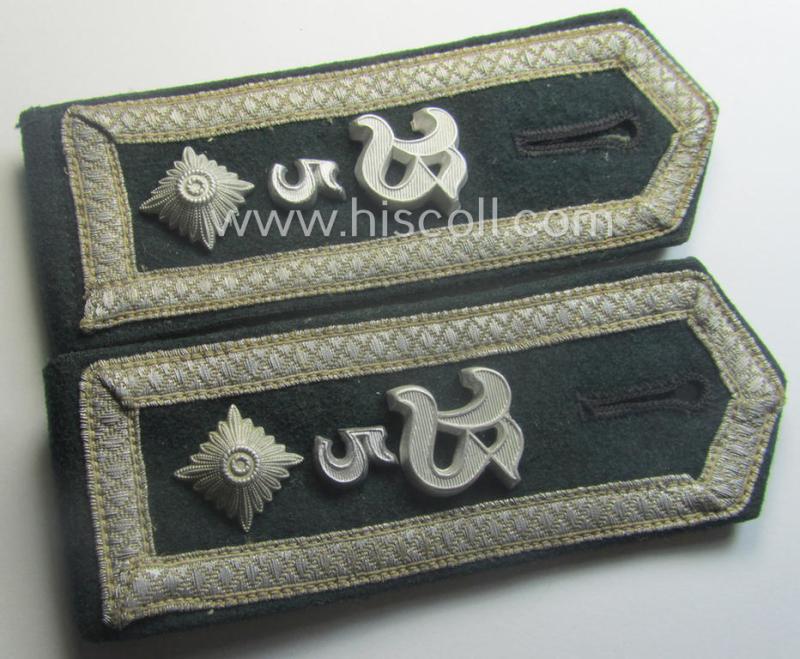 Pair of early- (ie. pre-) war-period, WH (Heeres) 'M36'- (ie. 'M40'-) pattern 'cyphered' (pointed-styled) NCO-type shoulderstraps as intended for a: 'Feldwebel u. Mitglied des Art.-Beo.-Abts. 5'