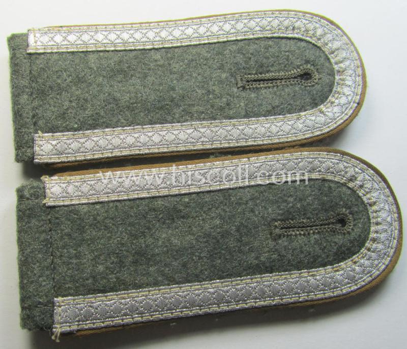 Pair of WH (Heeres) NCO-type shoulderstraps: 'Uffz. der Kradschützenbtle. der Pz.Div. u. Inf.Div. (mot)'
