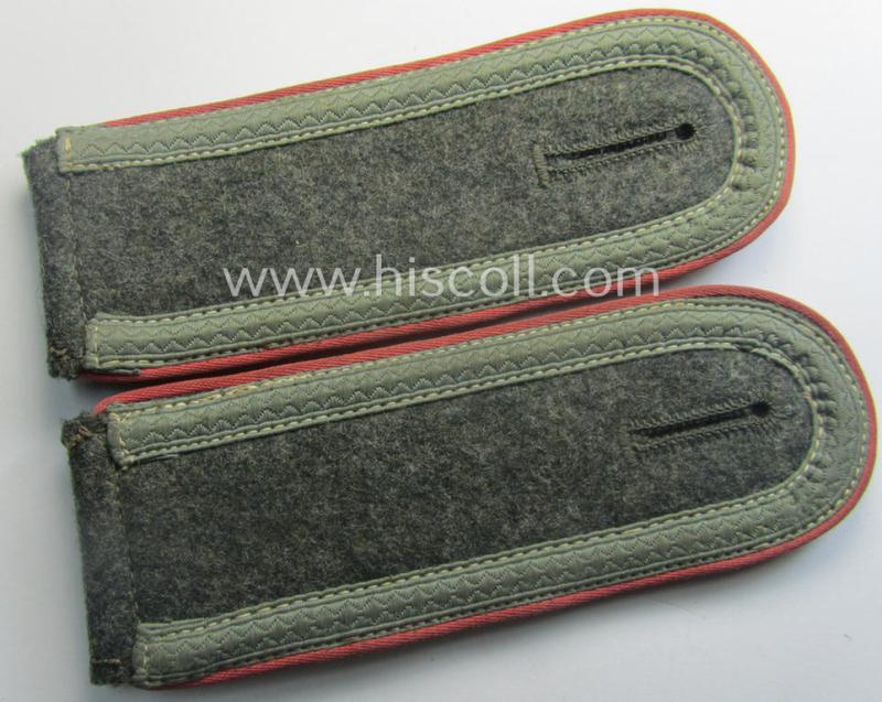 Pair of WH (Heeres) 'M41 o. M43'-pattern, NCO-type shoulderstraps as piped in the bright-pink-coloured branchcolour as was intended for an: 'Unteroffizier einer Panzerjäger-Abtgs.'