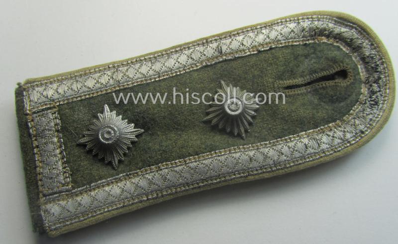 Single, WH (Heeres) NCO-type (ie. 'M40'- ie. 'M43'-pattern) shoulderstrap having the white-coloured branchcolour as was intended for - and clearly worn by! - an: 'Oberfeldwebel der Infanterie-Trpn.'