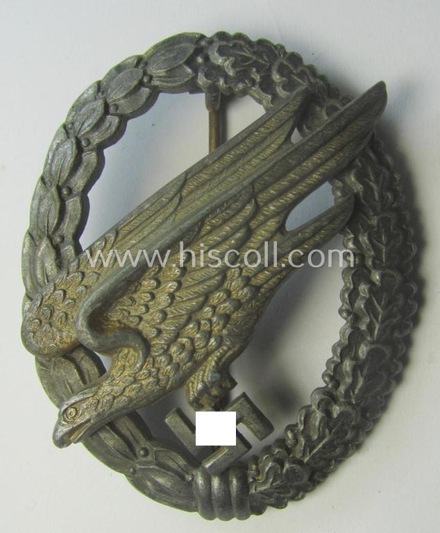 Regrettably incomplete, WH (Luftwaffe) 'Fallschirmschützen-Abzeichen' (or: paratroopers-jumpbadge) being a neatly maker- (ie. 'B&N - L'-) marked- and typical zinc- (ie. 'Feinzink'-) based example by the maker: 'Berg u. Nolte'