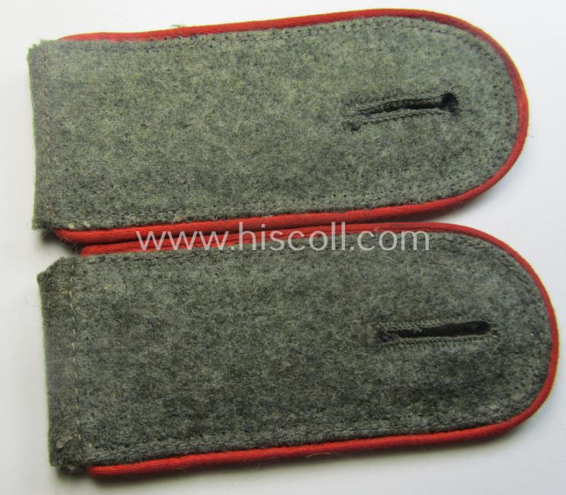 Pair of WH (Heeres) EM-type shoulderstraps: 'Soldat eines (Sturm)Art.-Abtgs. o. Rgts.'