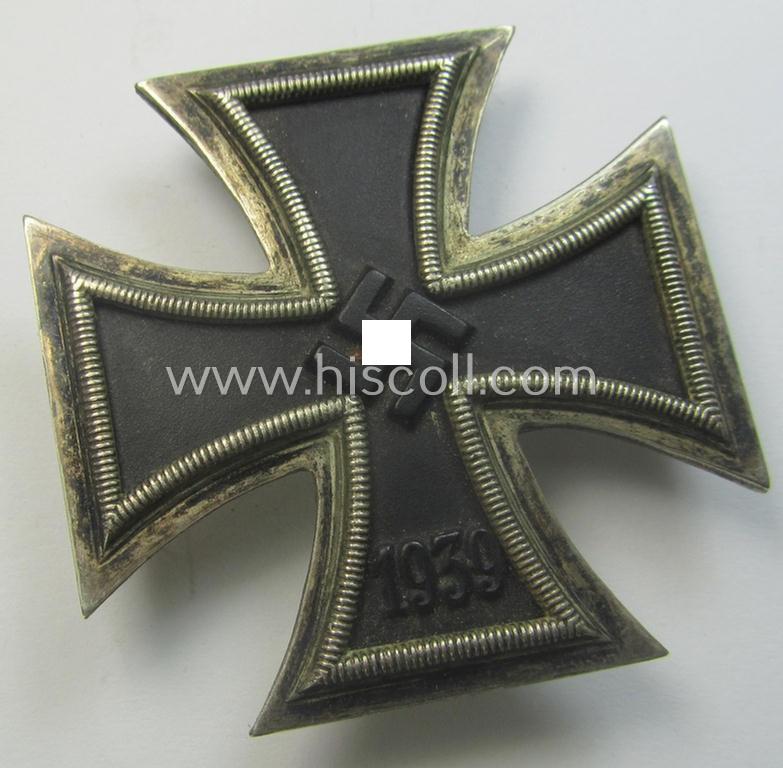 Mid-war-period, 'Eisernes Kreuz 1. Kl.' (or: Iron Cross 1st class), being a neatly maker- (ie. 'L/13'-) marked example (having a repaired catch) as was produced by the 'Hersteller' (ie. maker) 'Paul Meybauer'