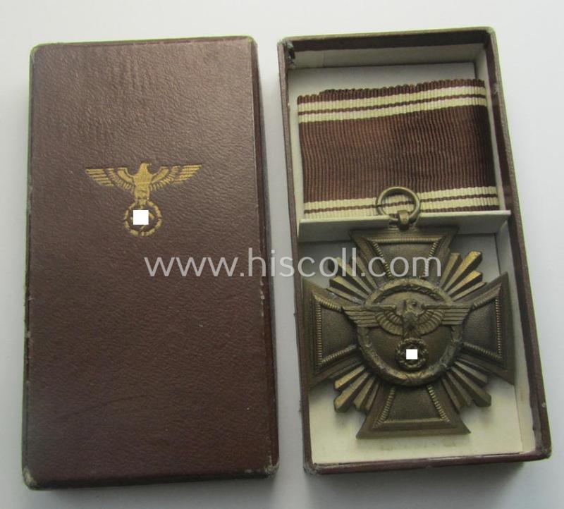 'N.S.D.A.P. D.A. in Bronze' (ie. '3. Stufe für 10 Jahre t. D.') being a non-maker-marked- (and/or 'regular-weight') example that comes stored in its typical two-pieced 'RzM M1/120'-marked etui