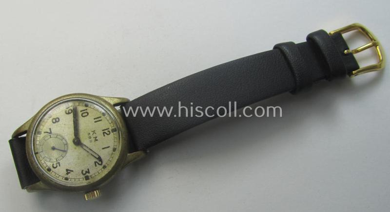 WH (Kriegsmarine) WWII-period wrist-watch (or: 'Dienstuhr') of the make: 'K.M. - 592' having a beige-white-coloured dial-plate and neatly engraved number on its back that reads: '328721'