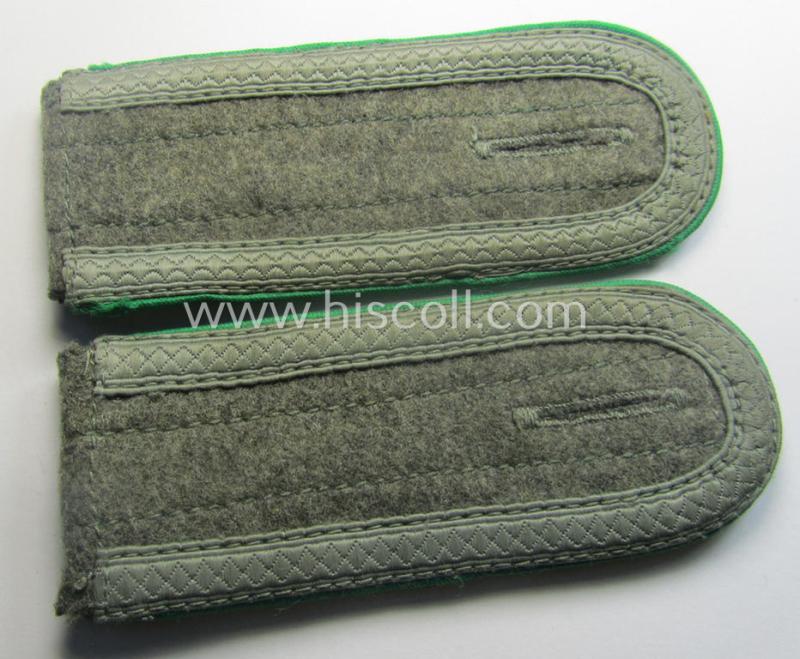 Typical later-war-period - and fully matching! - pair of so-called: 'M44'-pattern, simplified WH (Heeres) NCO-type shoulderstraps: 'Unteroffizier eines Jäger- o. Gebirgsjäger-Rgts.'