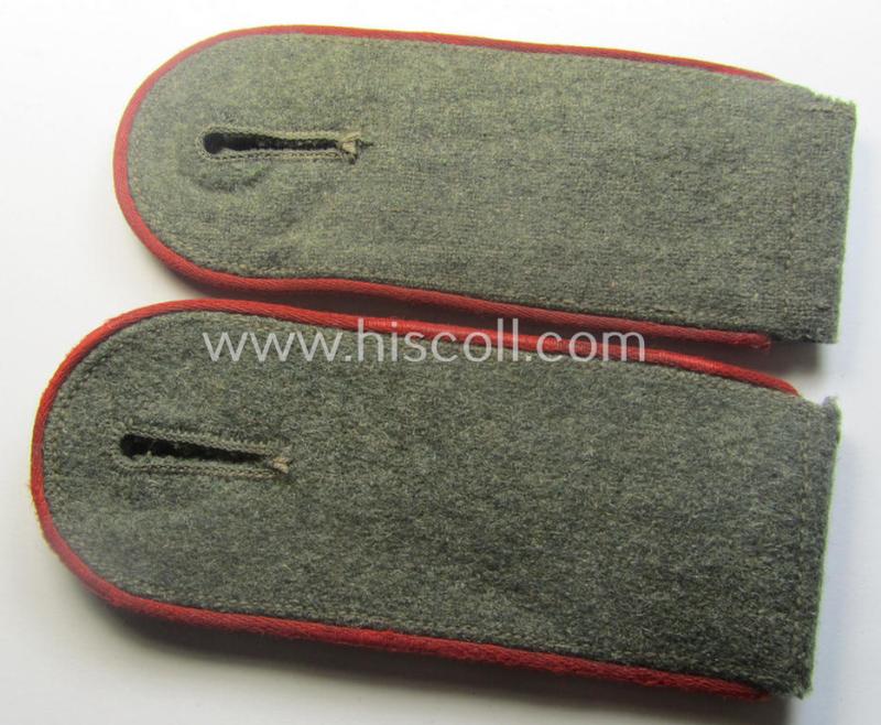 Pair of WH (Heeres) EM-type shoulderstraps: 'Soldat eines (Sturm)Art.-Abtgs. o. Rgts.'