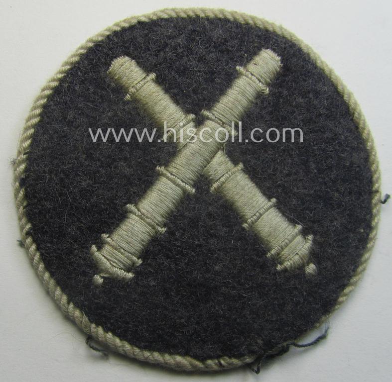 WH (Luftwaffe) machine-embroidered, trade- ie. special-career-patch (ie. 'Tätigkeitsabzeichen') as was intended for: 'geprüfter Waffenpersonal der Flak-Artillerie' (ie. senior anti-aircraft-troops, weapon-maintenance staff)
