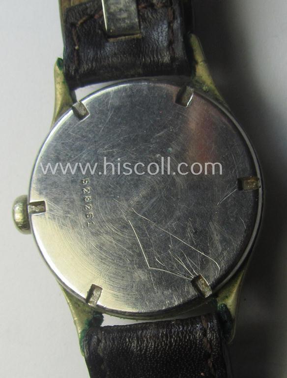 WH (Kriegsmarine) WWII-period wrist-watch (or: 'Dienstuhr') of the make: 'K.M. - Zentra' having a beige-white-coloured dial-plate and neatly engraved number on its back that reads: '528261'