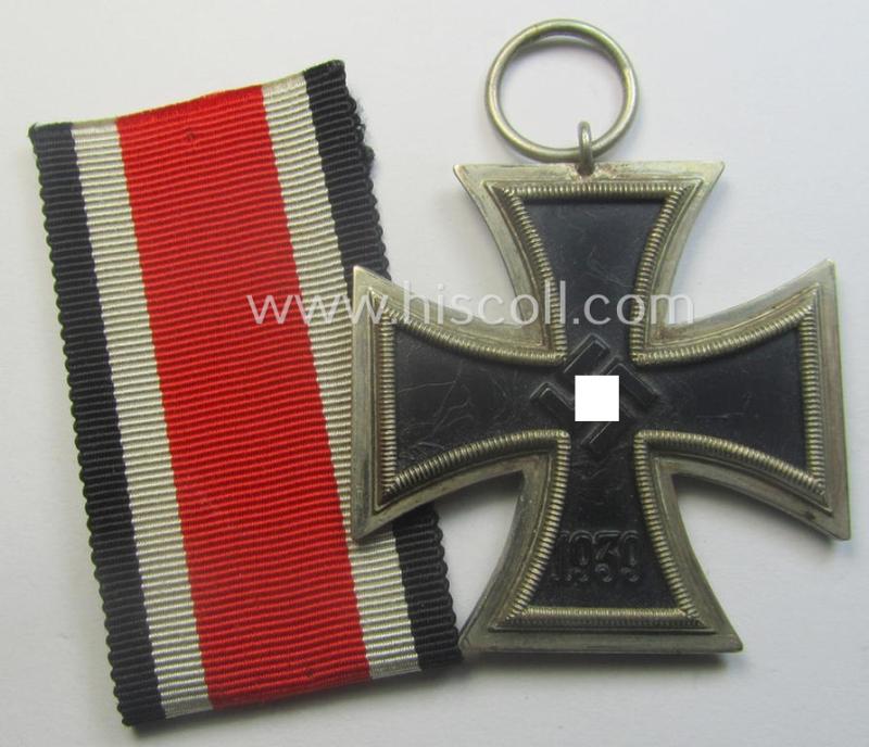 'Eisernes Kreuz II. Klasse' being a non-maker-marked example that comes together with its original- and once-mounted ribbon (ie. 'Bandabschnitt') as was produced by a (by me) unidentified maker (ie. 'Hersteller')