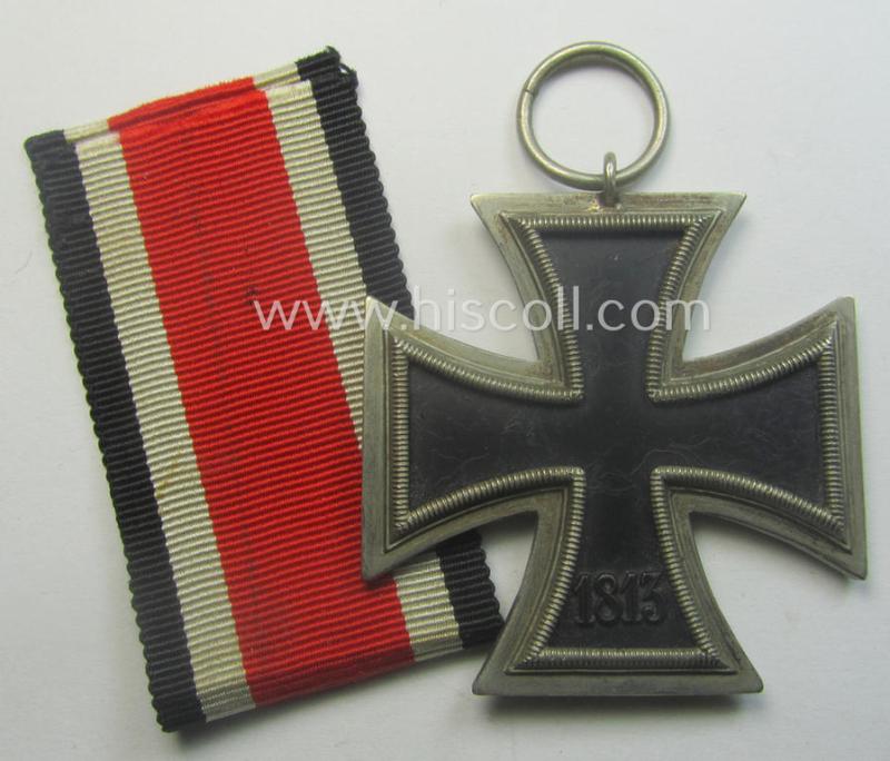 'Eisernes Kreuz II. Klasse' being a non-maker-marked example that comes together with its original- and once-mounted ribbon (ie. 'Bandabschnitt') as was produced by a (by me) unidentified maker (ie. 'Hersteller')