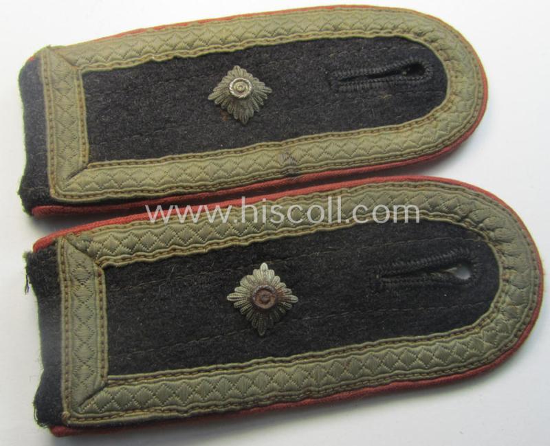 Fully matching, WH (Heeres) later-war period- (ie. 'simplified'- ie. 'M44'-pattern-) NCO-type shoulderstrap-pair (as was specifically intended to be used on the black-coloured, 'wrap-around'-styled Panzer-tunics: 'Feldwebel der Panzer-Trpn.'