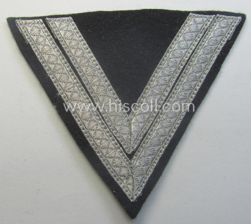 Waffen-SS- (ie. Heeres Panzer-) type 'Armwinkel' (or: rank-chevron) as executed on black-coloured wool as was intended for an: 'SS-Rottenführer' (ie. 'Obergefreiter')