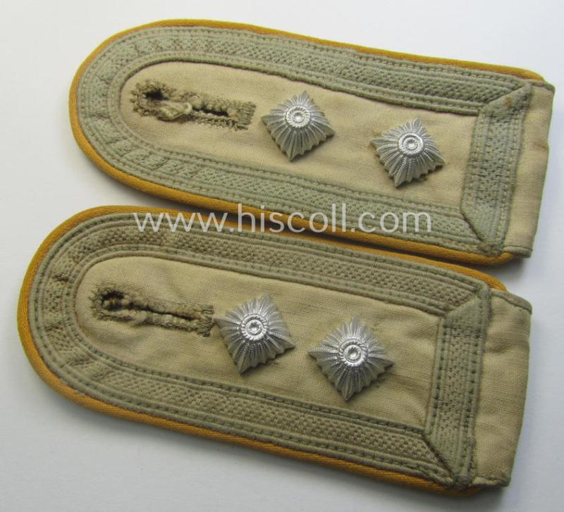 Pair of - truly used- and/or worn! - WH (Luftwaffe) 'tropical-styled' NCO-type shoulderstraps (as was specifically for usage on the tropical-shirts ie. tunics) as was intended for usage by an: 'Oberfeldwebel der Flieger- o. Fallschirm-Trpn.'