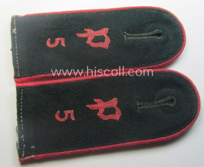 Pair of WH (Heeres), 'cyphered' (ie. 'M40'-pattern and rounded-styled) EM-type shoulderstraps: 'Soldat des Panzerjäger-Abtlgs. 5'