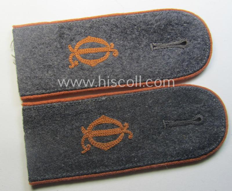 Fully matching pair of WH (Luftwaffe) neatly 'cyphered', EM-type shoulderstraps: 'Soldat der Luftnachrichten-Abtlgs. des Oberbefehlshabers der LW'