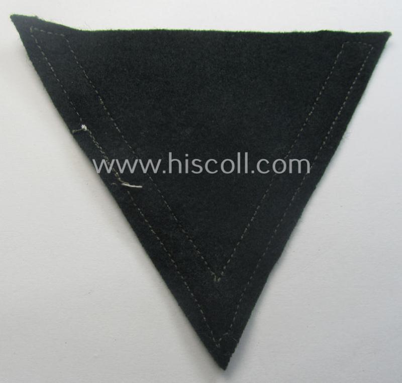 WH (Heeres) 'Armwinkel' (or: arm-chevron) as executed on typical darker-green-coloured wool as was specifically intended for usage by a soldier with the rank of: 'Gefreiter'