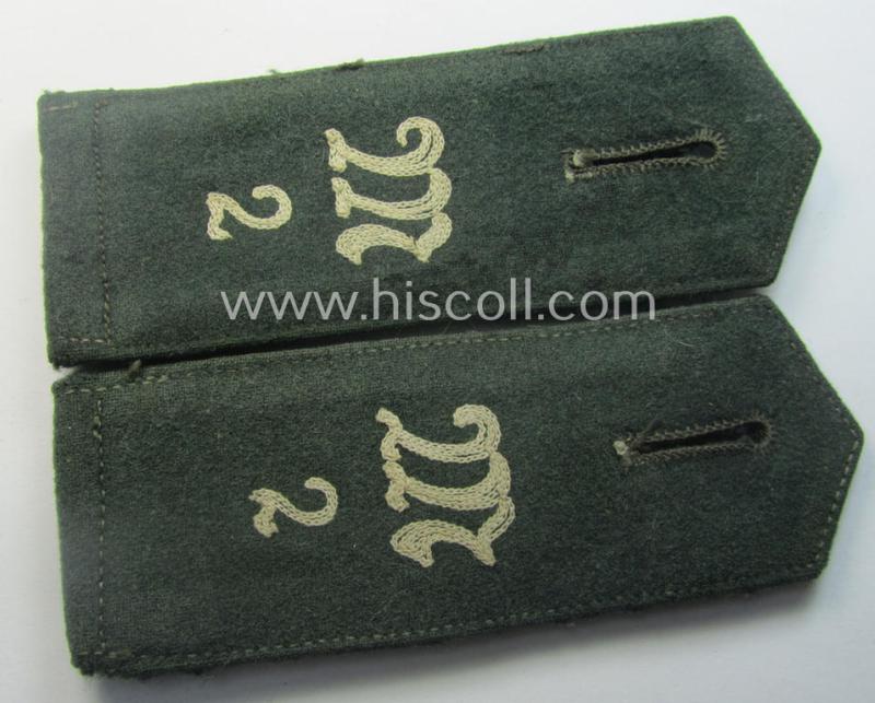 Fully matching pair of early-period (ie. 'M36- o. M40'-pattern and/or pointed-styled), WH (Heeres) 'cyphered' EM-type shoulderstraps as was intended for a: 'Soldat des Inf.-Maschinengewehr-Abts. 2'