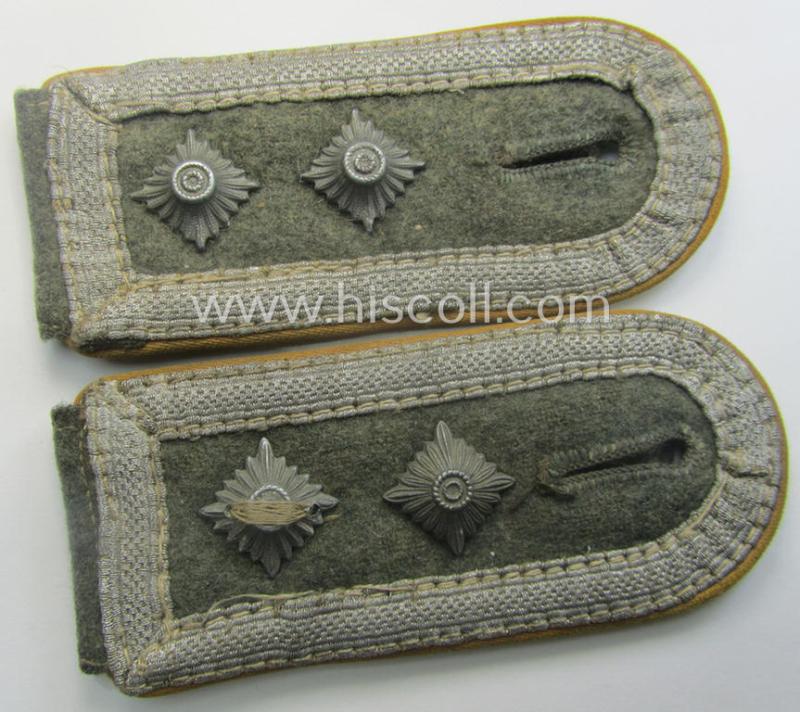 Truly used- and/or worn, pair of WH (Heeres) so-called: 'M40 o. M43'-pattern, NCO-type shoulderstraps: 'Oberfeldwebel der Kav./Reiter- o. Aufklärungs-Trpn.'