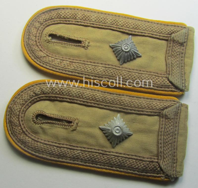 Pair of WH (Luftwaffe) 'tropical-styled', NCO-type shoulderstraps (as was specifically for usage on the tropical-shirts ie. tunics) as was intended for usage by a: 'Feldwebel der Flieger- o. Fallschirm-Trpn.'