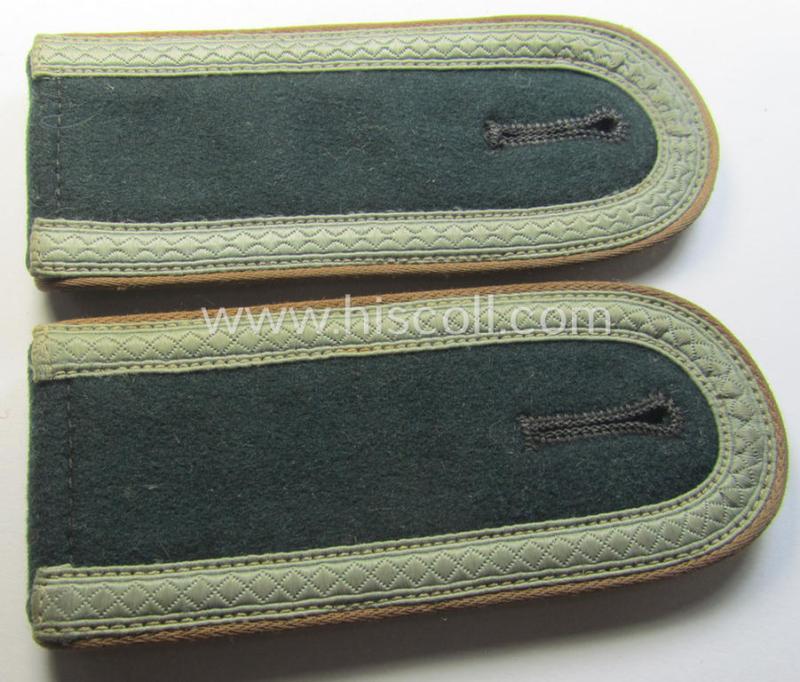 Pair of WH (Heeres) NCO-type (ie. 'M40'-pattern) shoulderstraps: 'Uffz. der Kradschützenbtle. der Pz.Div. u. Inf.Div. (mot)'