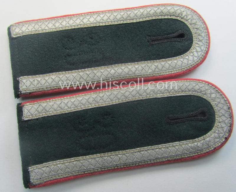 Pair of WH (Heeres), early-war period- (ie. 'M40'-pattern and/or rounded-style) NCO-type shoulderstraps: 'Uffz. eines Panzer- o. Panzerjäger-Rgts. o. Abts.'