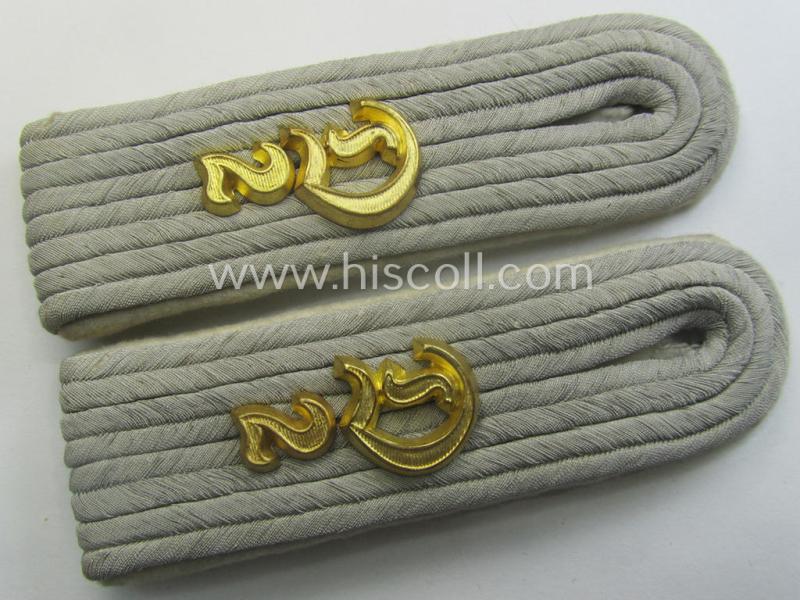 Pair of WH (Heeres) neatly 'cyphered', officers-pattern shoulderboards: 'Leutnant der Infanterie-Trpn. u. Mitglied des Div.Stabs der 2. Infanterie-Div.'