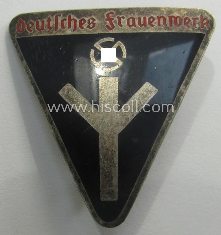 'NS-Frauenschaft'-membership-badge (ie. 'Mitgliedsabzeichen') being a (typical) 3-cms.-sized example of the eight pattern that shows an: 'RzM M1/156'-designation