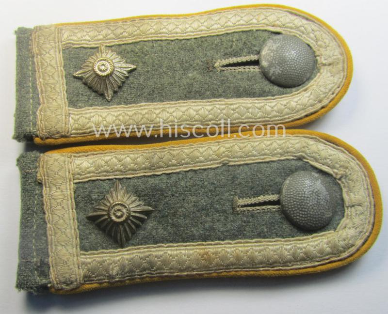 Truly used- and/or worn, pair of WH (Heeres) so-called: 'M40 o. M43'-pattern, NCO-type shoulderstraps: 'Feldwebel der Kav./Reiter- o. Aufklärungs-Trpn.'