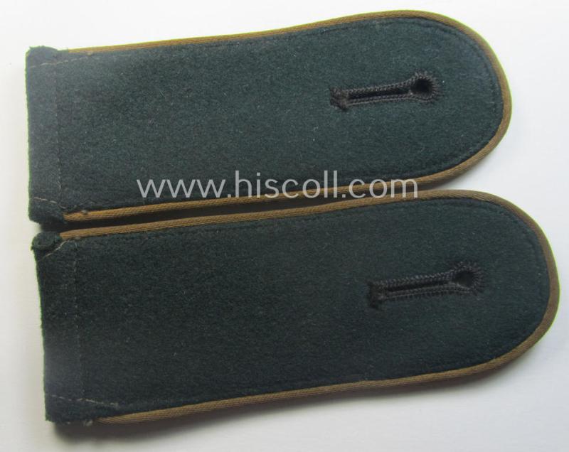 Pair of WH (Heeres) 'M40'-pattern, EM-type shoulderstraps: 'Sld. der Kradschützenbtle. der Pz.Div. u. Inf.Div. (mot)'