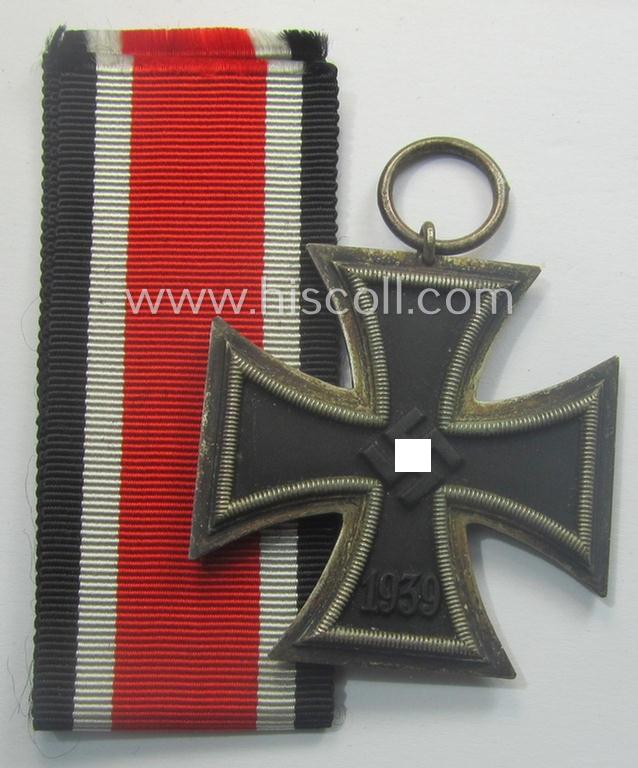 'Eisernes Kreuz II. Klasse' being a clearly maker- (ie. '22'-) marked example by: 'Boerger & Co.'