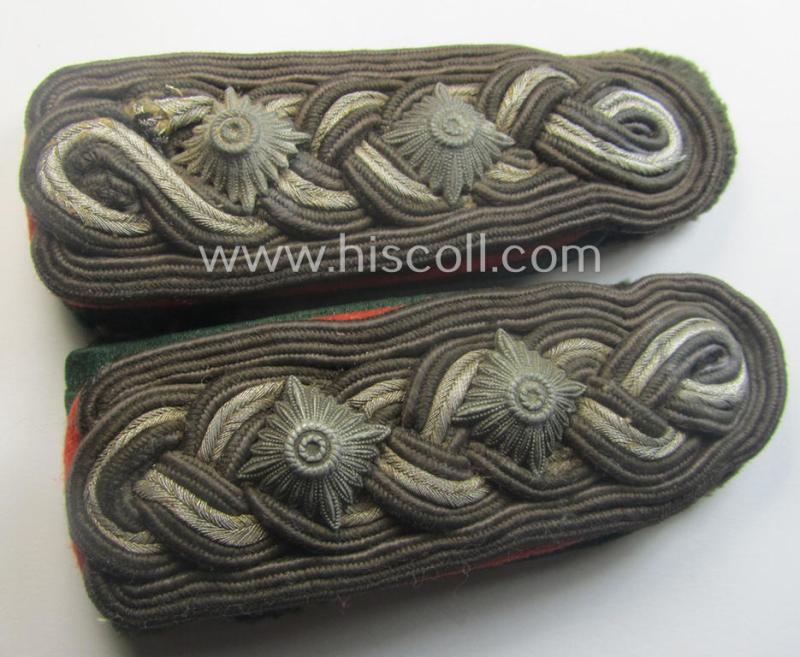 Truly used pair of WH (Luftwaffe) NCO-type shoulderboards as intended for a medium-ranked, administrative-official (ie. NCO) having the rank of: 'Oberfeldwebel' (ie.: 'Beambter des mittleren Dienstes')