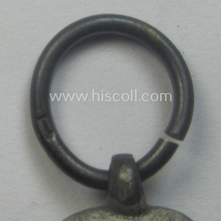 Medal-set: 'Winterschlacht im Osten 1941/42' as produced by the: 'Deschler u. Sohn'-company being a clearly maker- ie. '1'-marked specimen that came stored in its original 'Zellstoff'-based pouch of issue as found