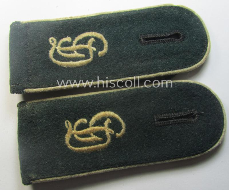 Moderately used- and/or worn - and fully matching and rarely encountered! - pair of WH (Heeres), early-war-period (ie. 'M36 o. M40'-pattern styled-) EM-type shoulderstraps as intended for a: 'Soldat eines Inf.-Rgts. der “Grossdeutschland”-Div.'