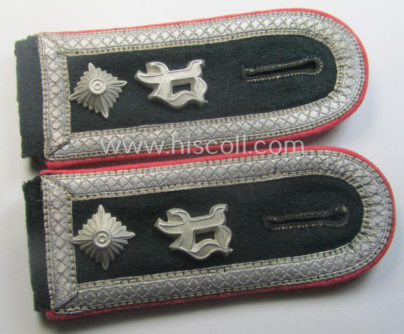 Pair of WH (Heeres) 'M36 o. M40'-pattern, neatly 'cyphered' NCO-type shoulderstraps: 'Feldwebel eines Pz-Jäg.-Abtgs.'