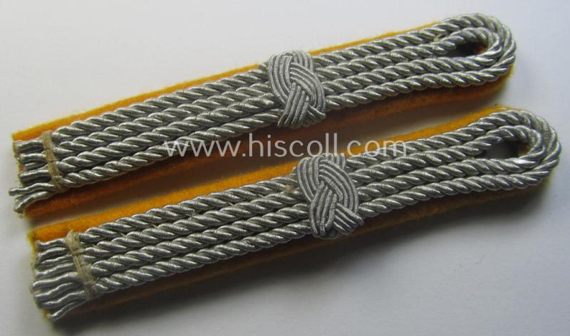 Pair of DLV- (ie. 'Deutscher Luftsportsverbandes'-) related officers'-type shoulderboards as was specifically intended for a: 'DLV-Fliegeroberleutnant o. Schwarmführer'