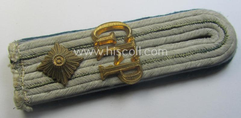 Single - and very scarcely encountered! - 'cyphered', officers'-type shoulderboard for a WH (Heeres) 'Feldpolizeiobersekretär o. Inspektor der Geheime Feldpolizei' (being of a rank comparable with an: 'Oberleutnant')