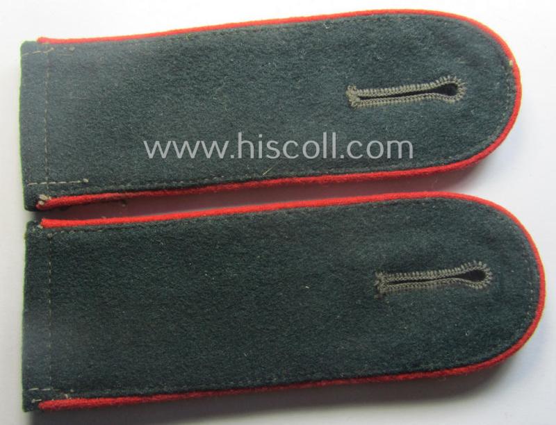 Pair of so-called: 'M40'-pattern, WH (Heeres) EM-type shoulderstraps: 'Sld. der (Sturm)Artillerie.-Trpn.'