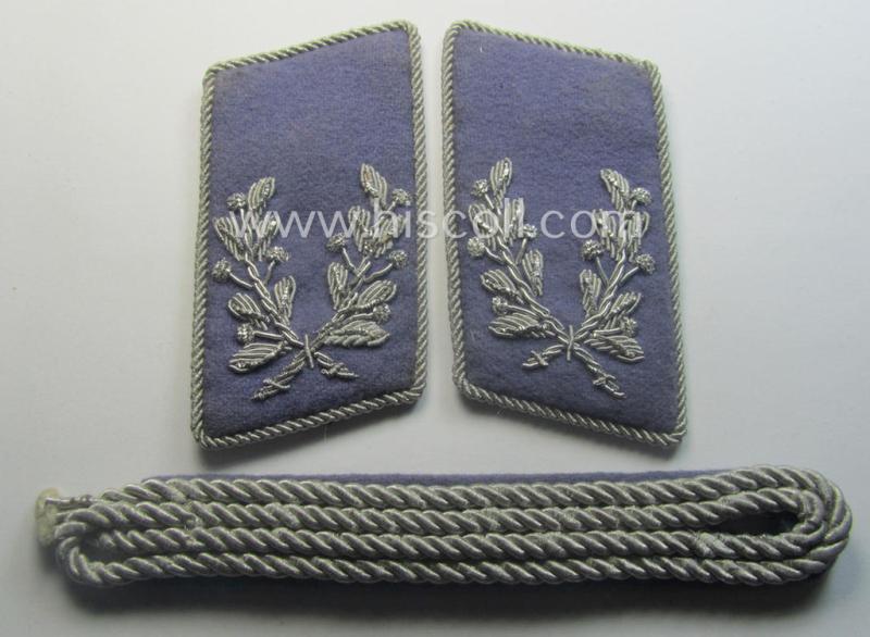 Moderately used - fully matching and scarcely found! - 'Luftschutz' (ie. RLB-related-) officers'-pattern- and hand-embroidered collar-tab-pair ('Kragenspiegelsatz') and dito board as intended for an: 'RLB-Luftschutzführer'
