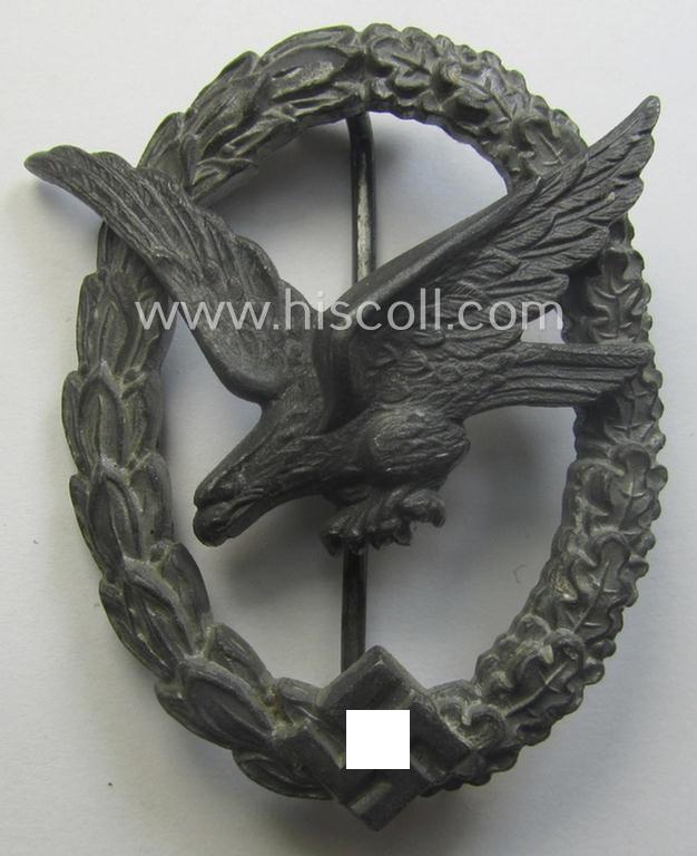 WH (Luftwaffe) 'Fliegerschützen-Abzeichen ohne Blitzbündel' being a neatly maker- (ie. 'Wilh. Deumer'-) marked- and/or: typical zinc- (ie. 'Feinzink'-) based example as was produced by the maker: 'Wilh. Deumer' and that shows a period-engraving