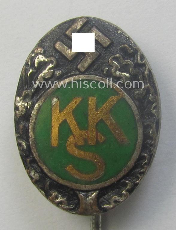 Neatly green-toned-enamelled - and actually fairly rarely encountered! - so-called: 'Ehrennadel in Gold des Deutsches Kartell für Jagd- und Sportschiessen' (o. 'KKS')