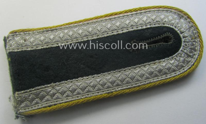 Single, early-war-period so-called: 'M40'-pattern, WH (Heeres) tailor-made, NCO-type shoulderstrap as piped in the bright-yellow-coloured branchcolour as was intended for usage by an: 'Unteroffizier der Nachrichten-Trpn.'