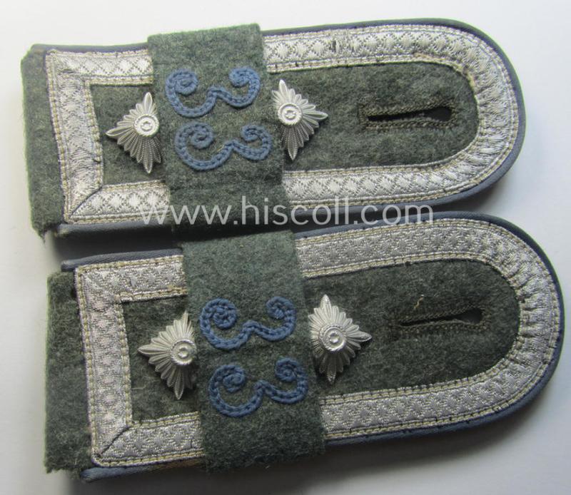 Pair of mid-war-period, so-called: 'M41 o. M43'-pattern, WH (Heeres) NCO-type shoulderstraps that comes with its accompanying 'Überschube'-pair as was intended for an: 'Oberfeldwebel des Nachschub-Abtgs. 33'