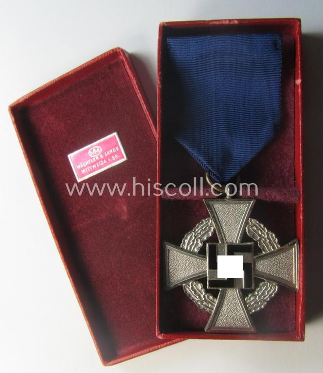 'Treuedienst Ehrenzeichen 2. Klasse' that comes stored in its maker- (ie. 'Wächtler & Lange'-) marked, two-pieced etui