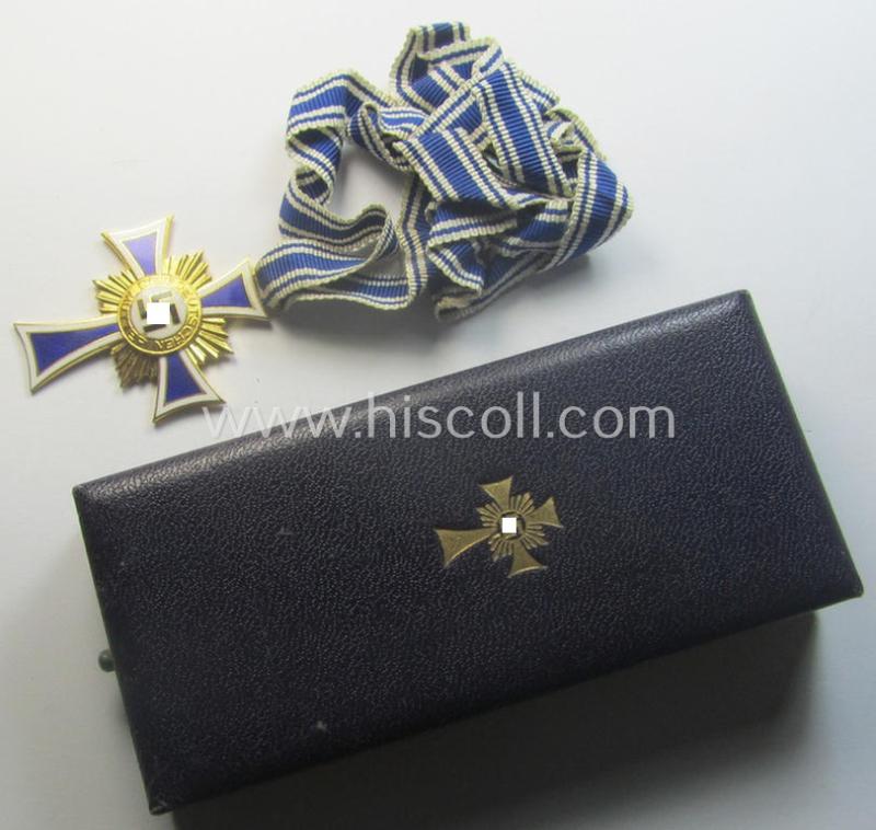 'Ehrenkreuz der deutschen Mutter - erste Stufe' (or mothers'-cross in gold) that comes stored in its original and/or neatly maker- (ie. 'Wilh. Deumer - Kom.Ges. - Lüdenscheid'-) marked etui as issued and/or recently found