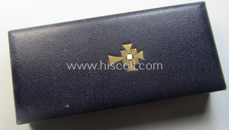 'Ehrenkreuz der deutschen Mutter - erste Stufe' (or mothers'-cross in gold) that comes stored in its original and/or neatly maker- (ie. 'Wilh. Deumer - Kom.Ges. - Lüdenscheid'-) marked etui as issued and/or recently found