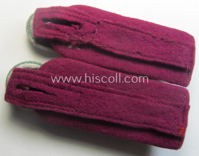 Pair of WH (Heeres) officers'-pattern shoulderboards as piped in the neat darker-purple-red- (ie. 'bordeaux-roter'-) coloured branchcolour: 'Oberst u. Mitglied der (Nebel)Werfer-Trpn.'