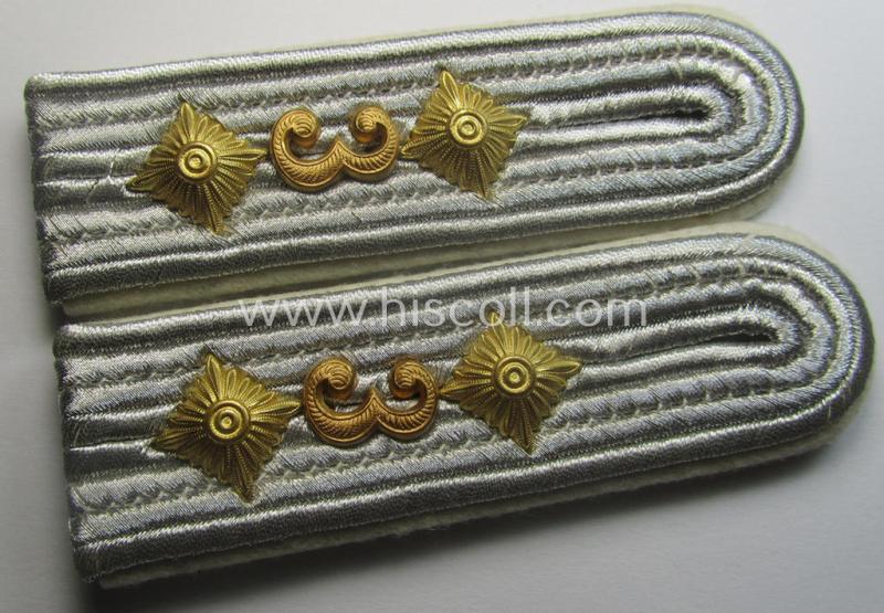 'Virtually mint' pair of neatly 'cyphered', WH (Heeres) officers'-type shoulderboards as piped in the white- (ie. 'weisser'-) coloured branchcolour as was specifically intended for usage by a: 'Hauptmann des Infanterie-Rgts. 3'
